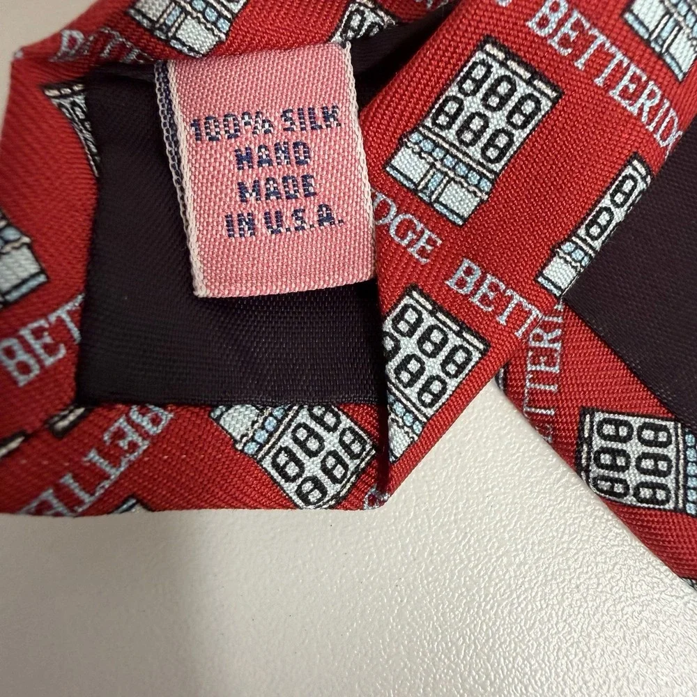 Vineyard Vines Men's Tie Betteridge Red 100% Satin Silk USA 3.5